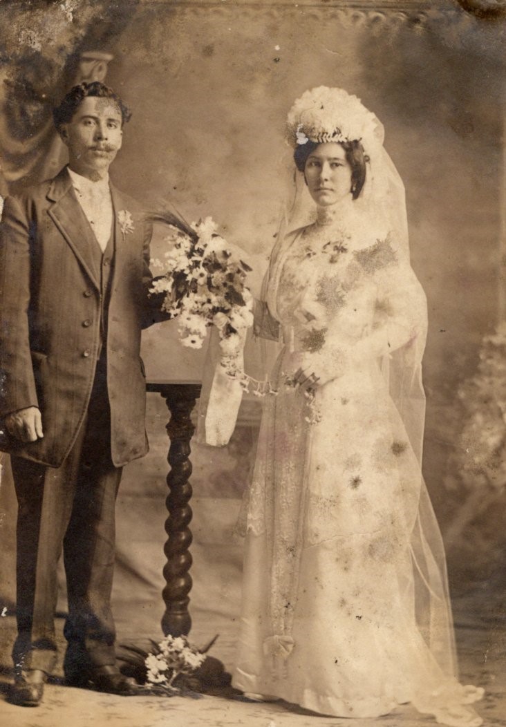 20 Onesimo Huron and Angela Leal Wedding Photo 1913